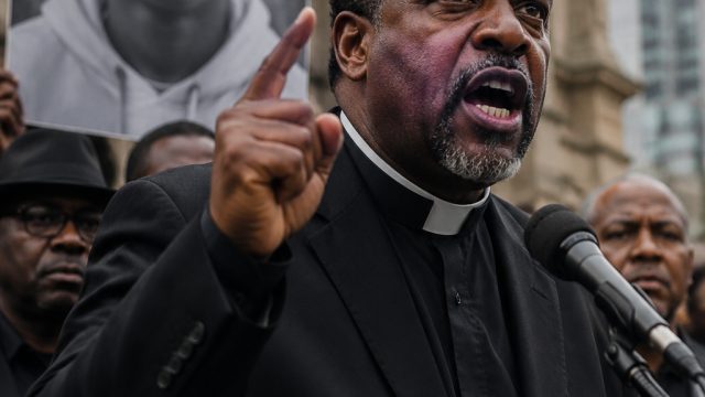 Chicago Priest Calls Out Trump Amid Gun Violence Crisis | rubrik slot, mesin dingdong judi, bandar r